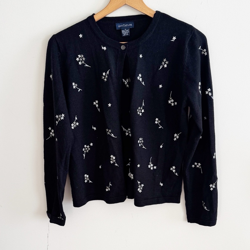 Vintage 90s Ann Taylor merino Wool floral embroidered floral cardigan sweater